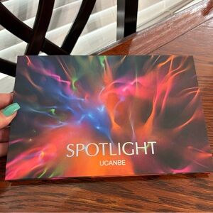 UCANBE Spotlight Eyeshadow Palette - Vibrant Multicolor
